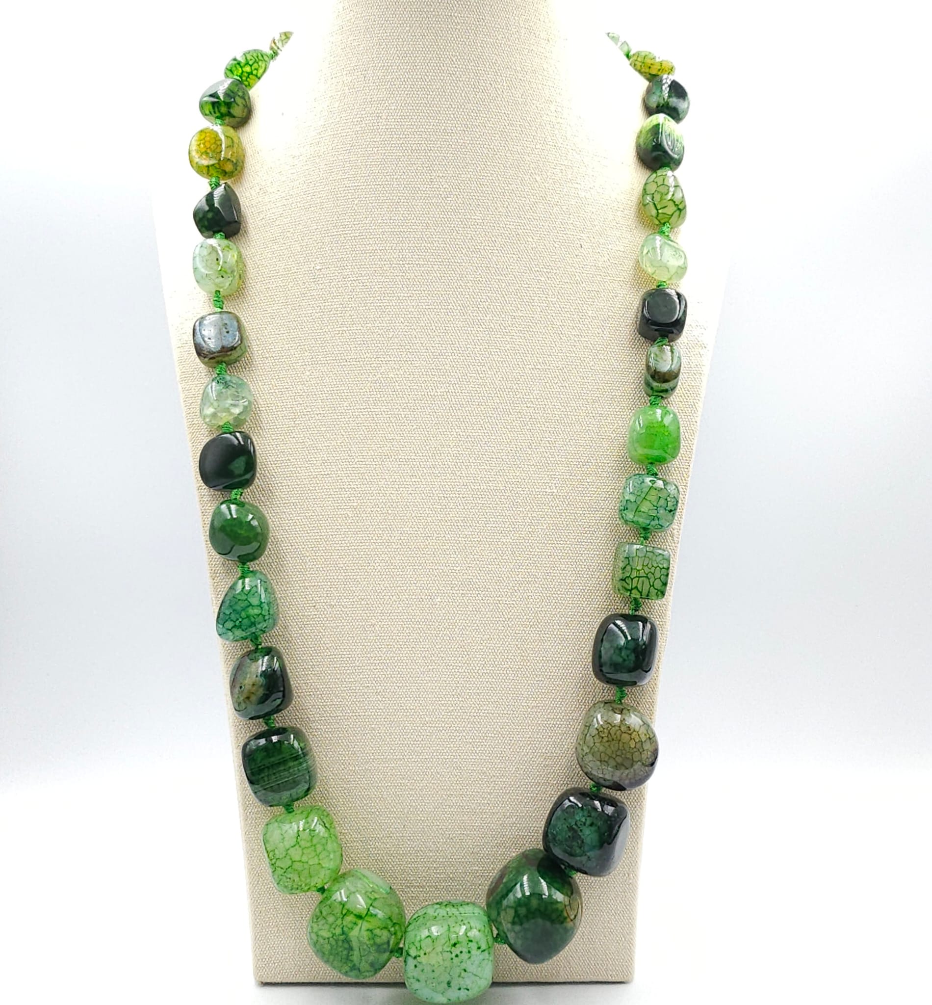 Collana in agata screziata nei toni del verde, grandi chicchi separati da nodi - VINTAGE AMORE MIO