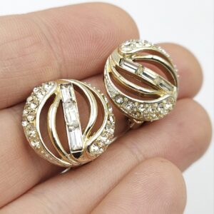 Orecchini a clip anni '60 firmati Kramer of New York, metallo color oro con cristalli diamante - VINTAGE AMORE MIO