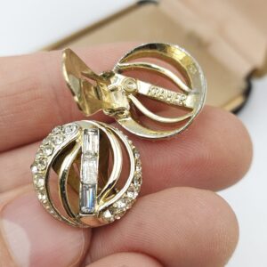 Orecchini a clip anni '60 firmati Kramer of New York, metallo color oro con cristalli diamante - VINTAGE AMORE MIO