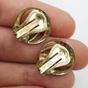 Orecchini a clip anni '60 firmati Kramer of New York, metallo color oro con cristalli diamante - VINTAGE AMORE MIO