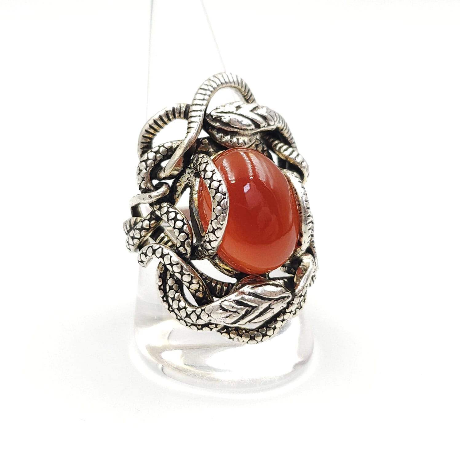 Anello diametro 20 millimetri, in argento massiccio marchiato 925, decoro di serpenti con grande cabochon di corniola naturale - VINTAGE AMORE MIO