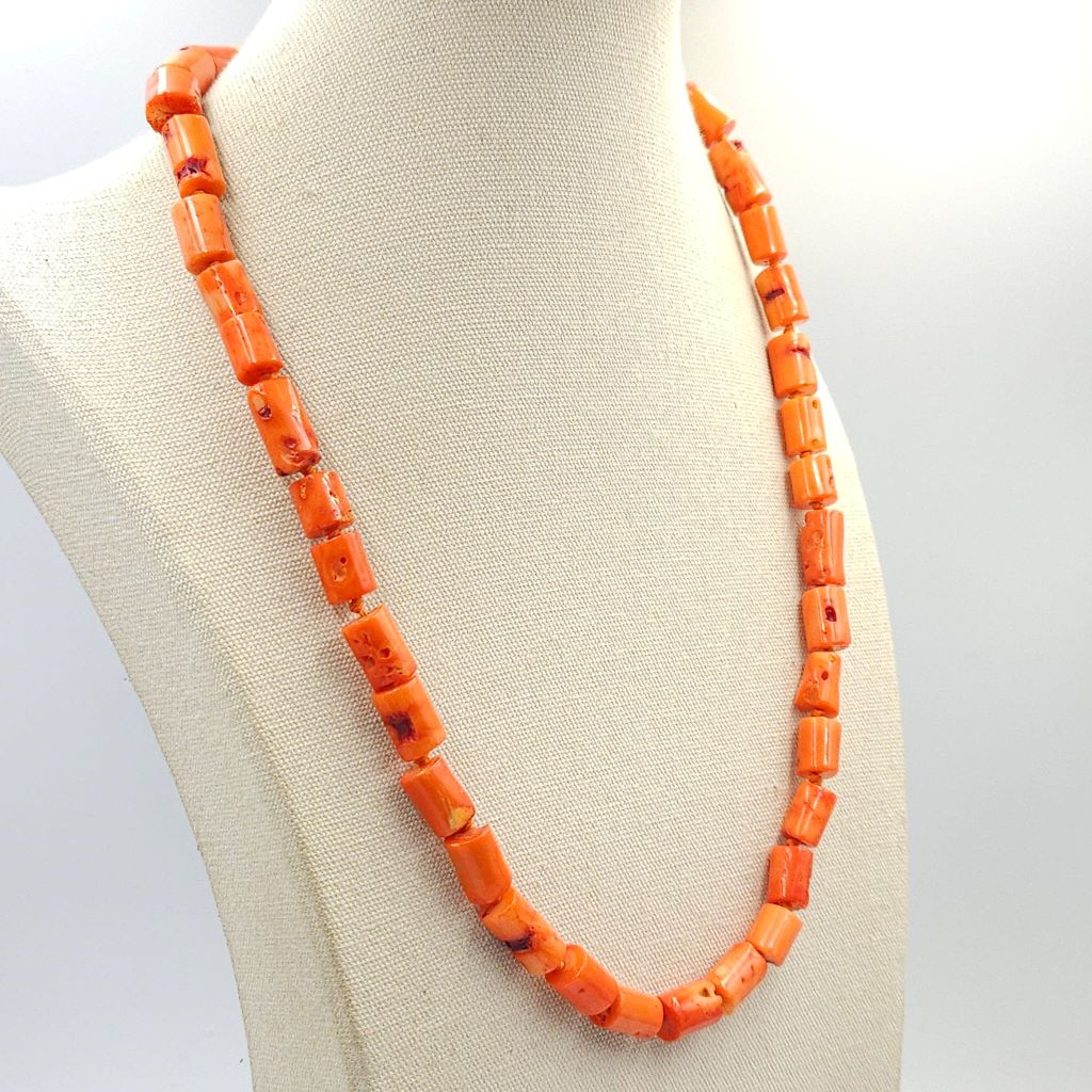 Collana di vero corallo bambù, con chiusura classica di metallo color argento - VINTAGE AMORE MIO