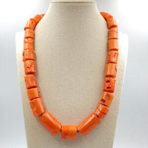 Collana composta da grandi elementi di corallo bambù color salmone con chiusura di metallo color argento - VINTAGE AMORE MIO
