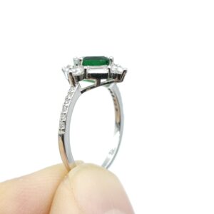 Anello diametro 19 millimetri in argento massiccio marchiato 925, con zircone smeraldo quadrato e zirconi diamante rettangolari e rotondi - VINTAGE AMORE MIO