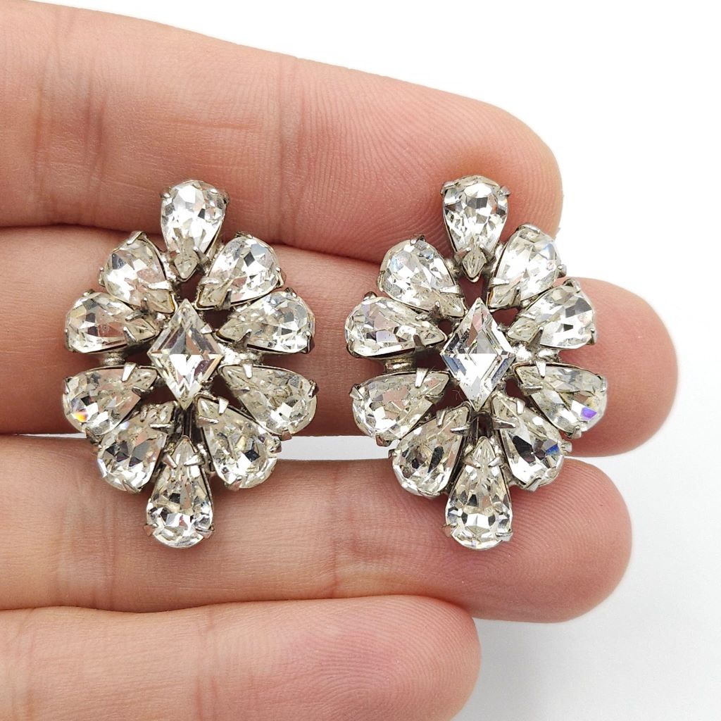 Orecchini a clip americani anni'50, metallo color argento con cristalli diamante taglio a goccia e a rombo - VINTAGE AMORE MIO