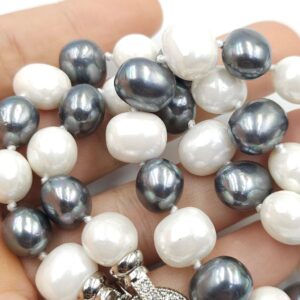 Collana di grandi perle ovali bianche e grigie, chiusura di metallo rodiato con cristalli diamante e grande pendente - VINTAGE AMORE MIO