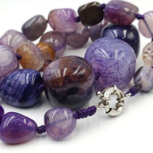 Collana con grandissimi chicchi di agata screziata in varie tonalità di viola, chiusura di metallo color argento - VINTAGE AMORE MIO