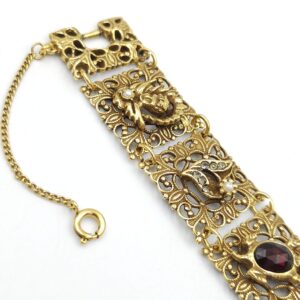 Bracciale anni '50 firmato Goldette, in stile vittoriano, realizzato in metallo color oro con cabochons, perle e cristalli di varie tonalità, con catenella di sicurezza - VINTAGE AMORE MIO