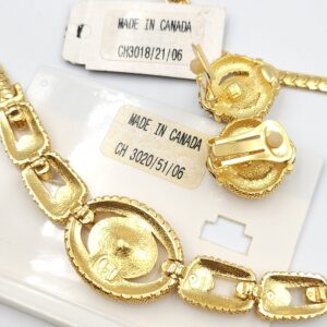 Demi parure firmata Carolina Herrera, ancora con le etichette e confezioni originali anni '80, collana e orecchini a clip, metallo color oro con cristalli diamante - VINTAGE AMORE MIO
