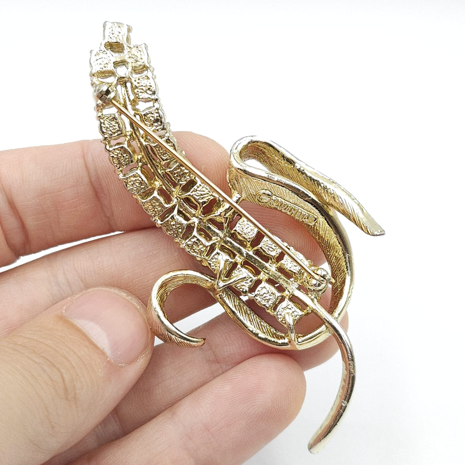 Grandissima spilla anni '60 firmata Sarah Coventry, a forma di spiga portafortuna, metallo color oro con cristalli diamante - VINTAGE AMORE MIO