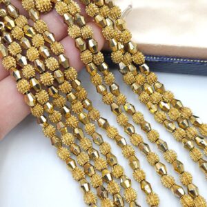 Parure Trifari della serie Electra realizzata nella seconda metà degli anni '50, composta da collana e bracciale, entrambi a cinque fili di pepite di lega Trifanium color oro - VINTAGE AMORE MIO