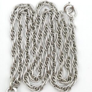 Collana Trifari risalente al 1960 circa, composta da spessa catena e grandissimo ciondolo in lega Trifanium color argento con lavorazione satinata e lucida - VINTAGE AMORE MIO