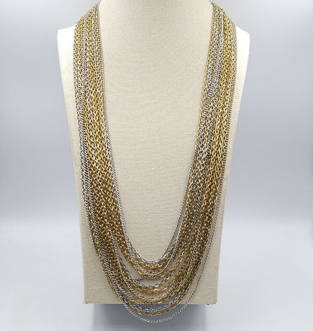 Collana multicatena firmata Trifari risalente al 1960 circa, composta da catene di lega Trifanium color oro e argento, chiusura in lega Trifanium color oro satinato - VINTAGE AMORE MIO