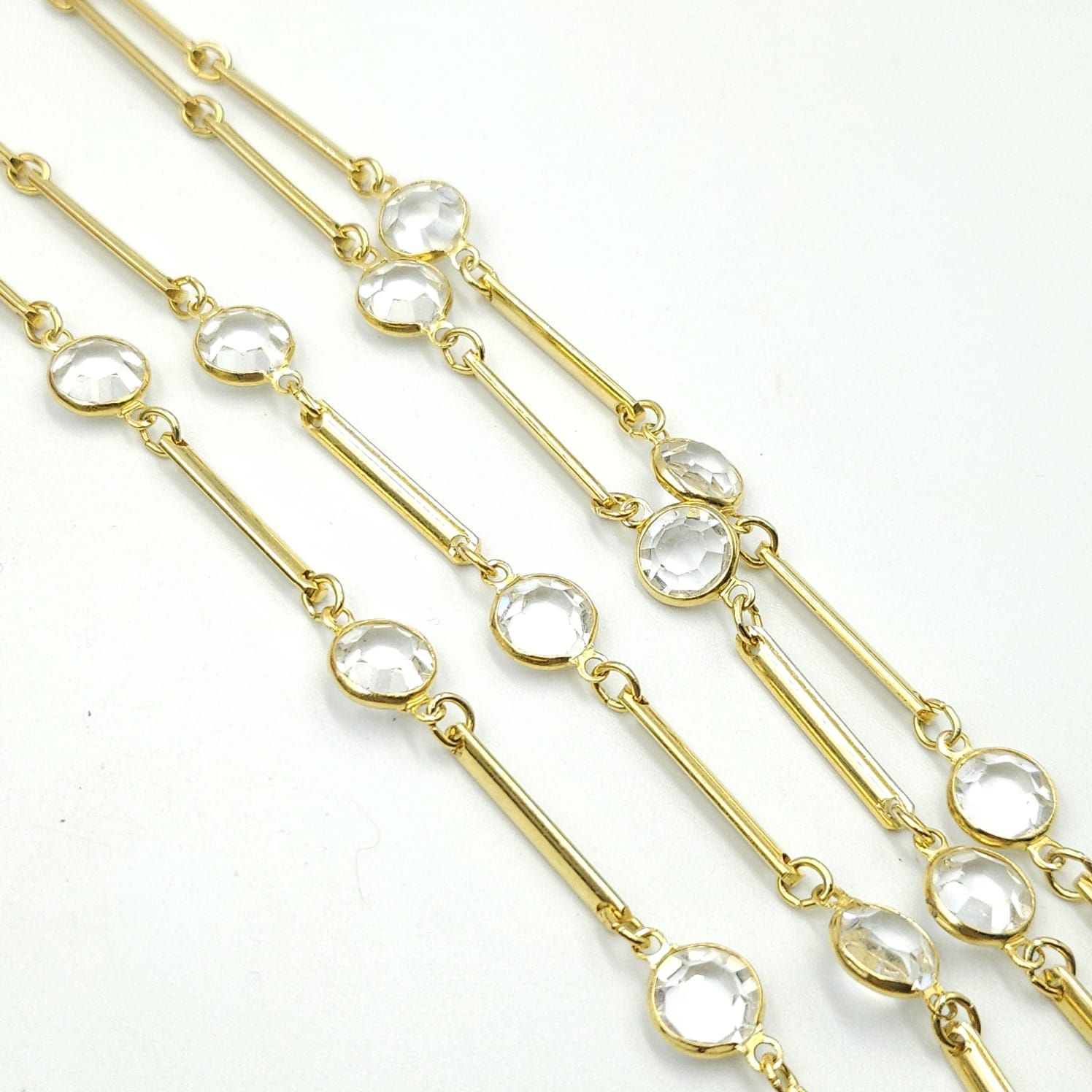 Collana risalente al 1960 circa, del prestigiosissimo marchio americano Goldette of New York, realizzata in metallo color oro con cristalli diamante bezel - VINTAGE AMORE MIO