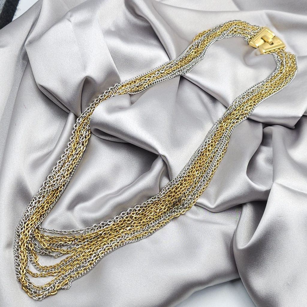 Collana multicatena firmata Trifari risalente al 1960 circa, composta da catene di lega Trifanium color oro e argento, chiusura in lega Trifanium color oro satinato - VINTAGE AMORE MIO