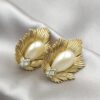 Orecchini a clip Trifari oro, perle e cristalli diamante