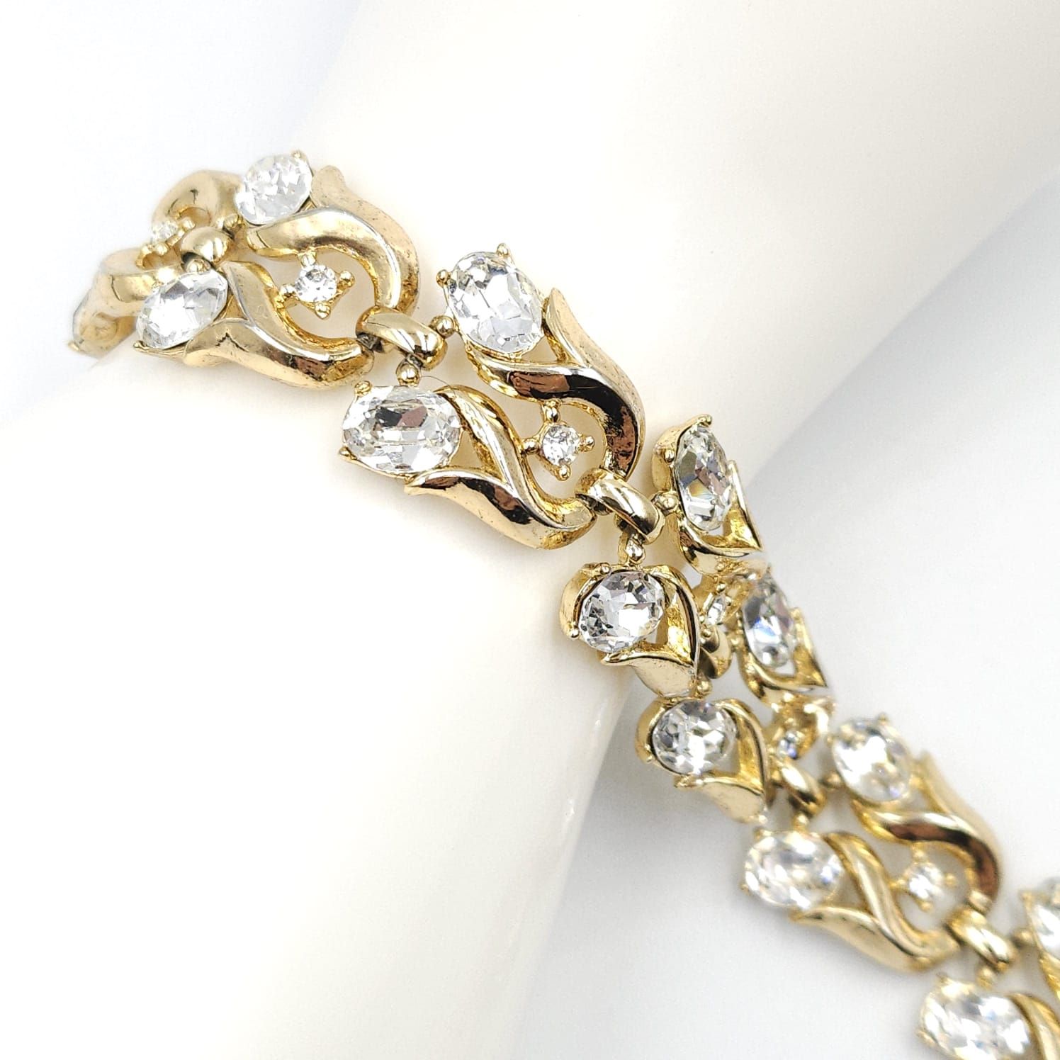 Bracciale Trifari " pat. pend. " primissimi anni '50, realizzato in lega Trifanium color oro con cristalli diamante taglio ovale e rotondo - VINTAGE AMORE MIO