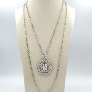 Collana Trifari risalente al 1960 circa, con doppia catena e grande pendente in lega Trifanium color argento - VINTAGE AMORE MIO