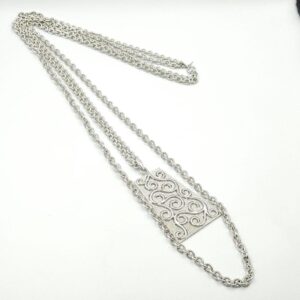 Collana Trifari risalente al 1960 circa, con doppia catena e grandissimo pendente in lega Trifanium color argento con lavorazione a cera persa e dettagli lucidi - VINTAGE AMORE MIO