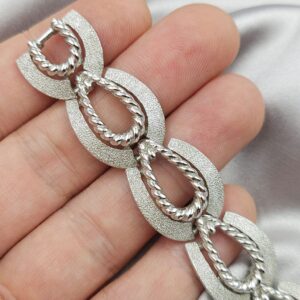 Bracciale Trifari risalente al 1960 circa, realizzato in lega Trifanium color argento satinato con dettagli a cordoncino - VINTAGE AMORE MIO