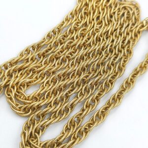 Collana waterfall firmata Trifari, risalente al 1960 circa, catena e grande pendente con decoro floreale in lega Trifanium color oro con tre nappe - VINTAGE AMORE MIO