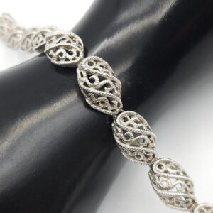 Braccialetto firmato Trifari realizzato verso il 1960 in lega Trifanium color argento con lavorazione a cordoncino - VINTAGE AMORE MIO Braccialetto firmato Trifari realizzato verso il 1960 in lega Trifanium color argento con lavorazione a cordoncino - VINTAGE AMORE MIO